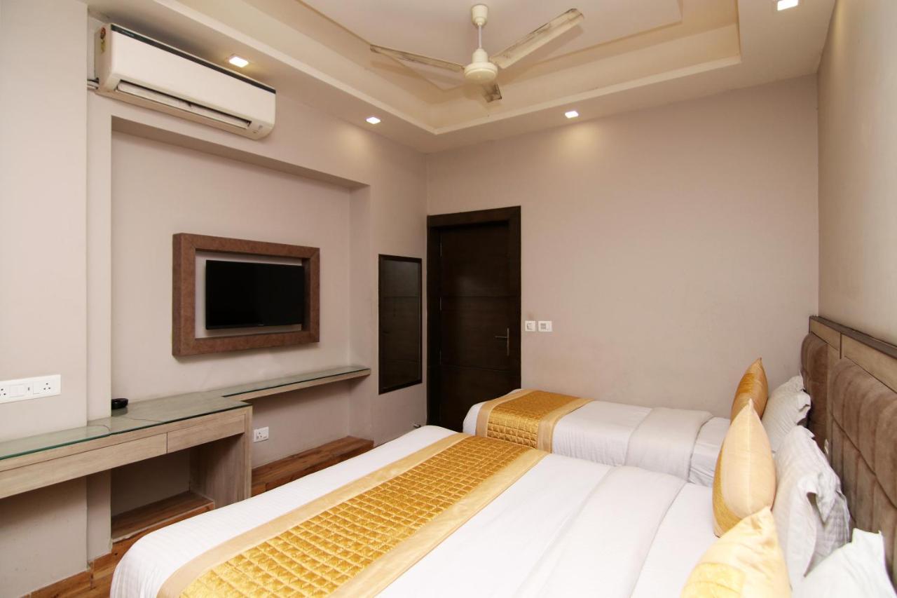 Hotel Merry Gold New Delhi Bagian luar foto