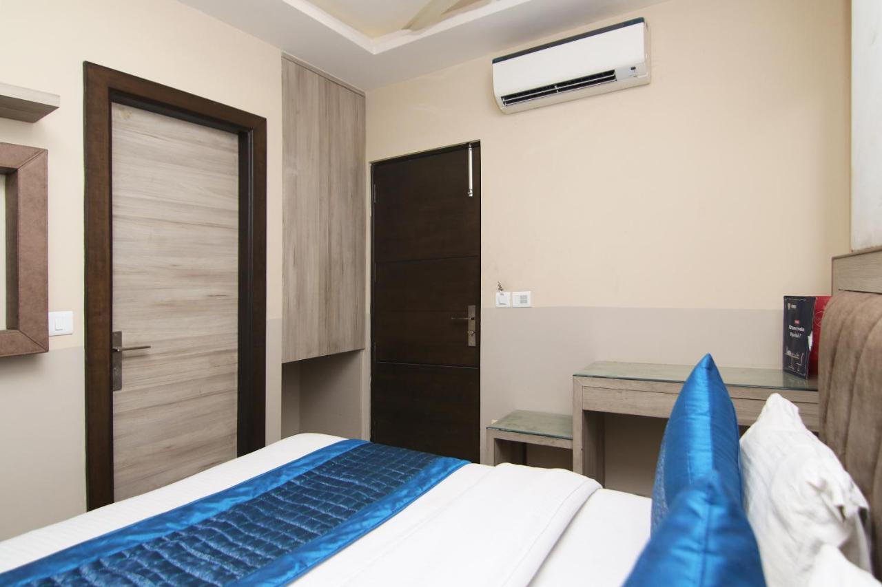 Hotel Merry Gold New Delhi Bagian luar foto
