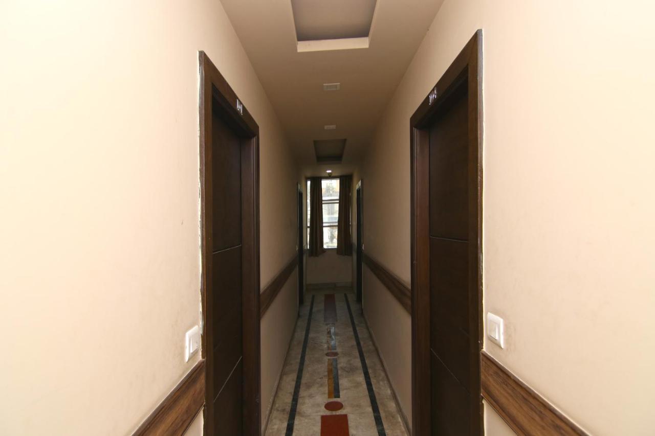 Hotel Merry Gold New Delhi Bagian luar foto