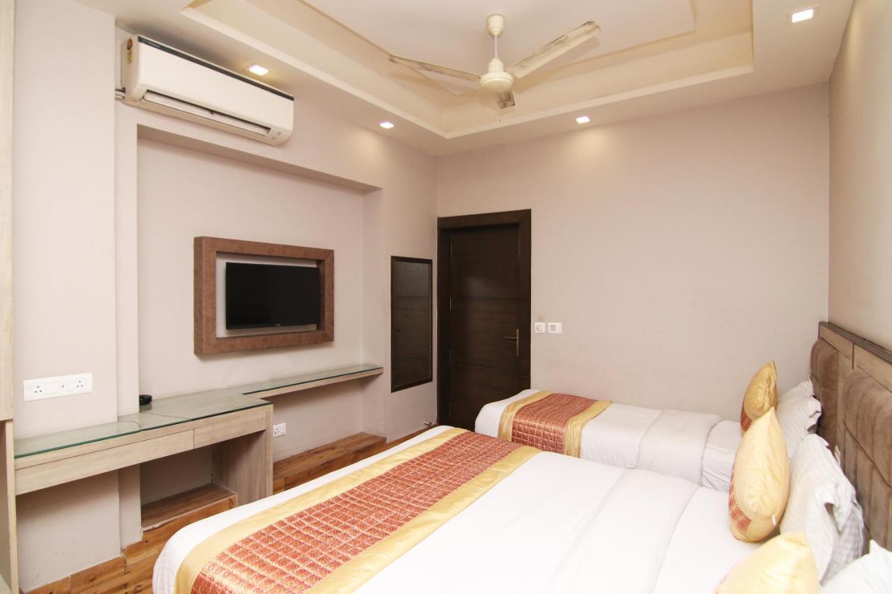 Hotel Merry Gold New Delhi Bagian luar foto