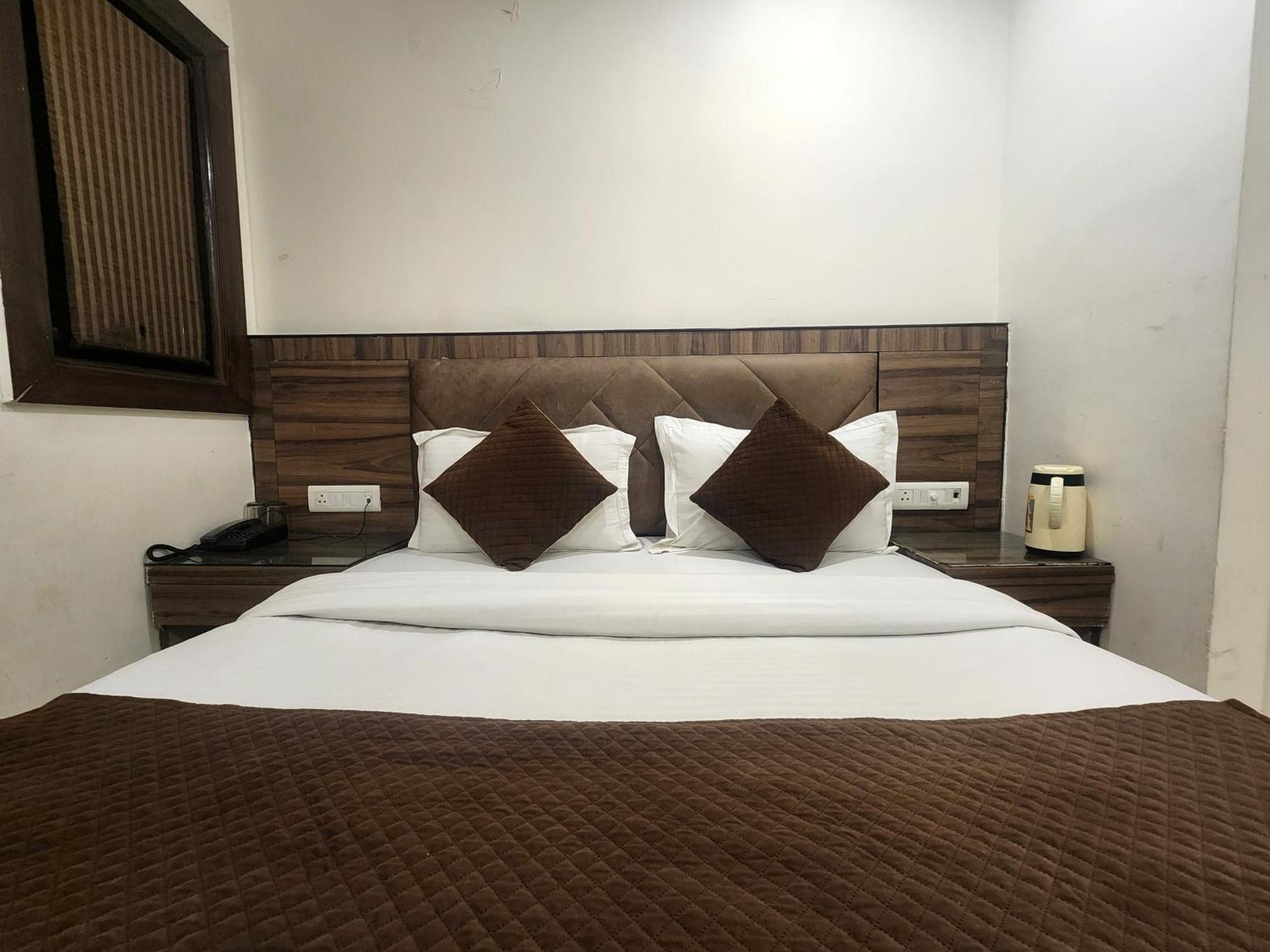 Hotel Merry Gold New Delhi Bagian luar foto