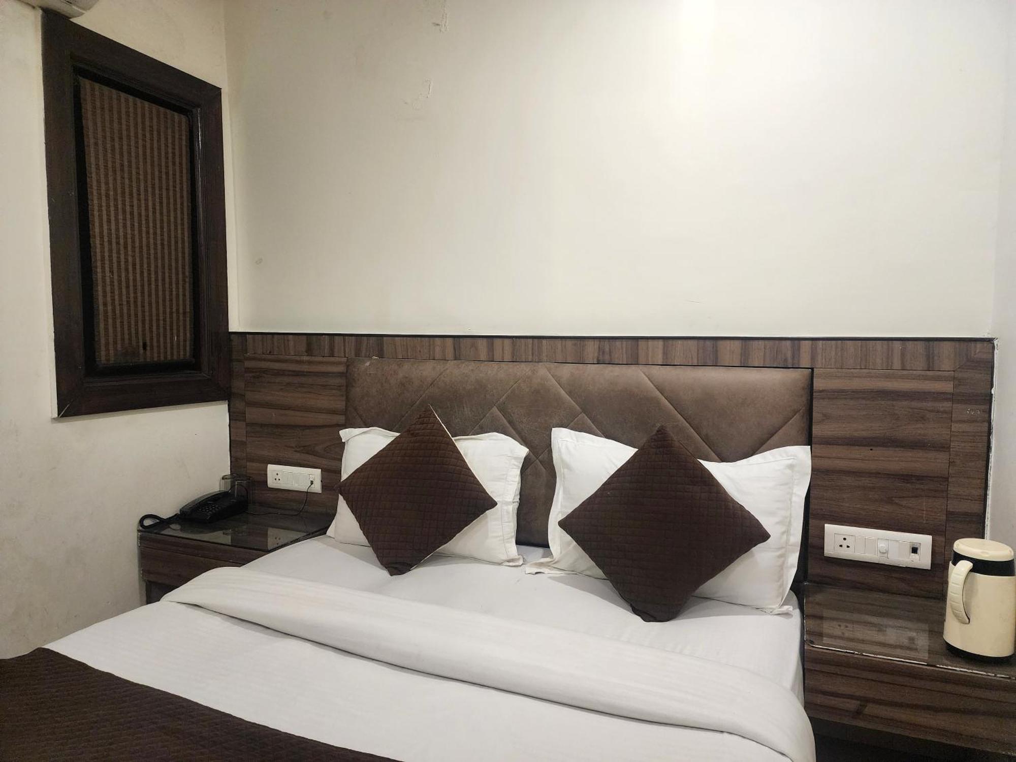 Hotel Merry Gold New Delhi Bagian luar foto