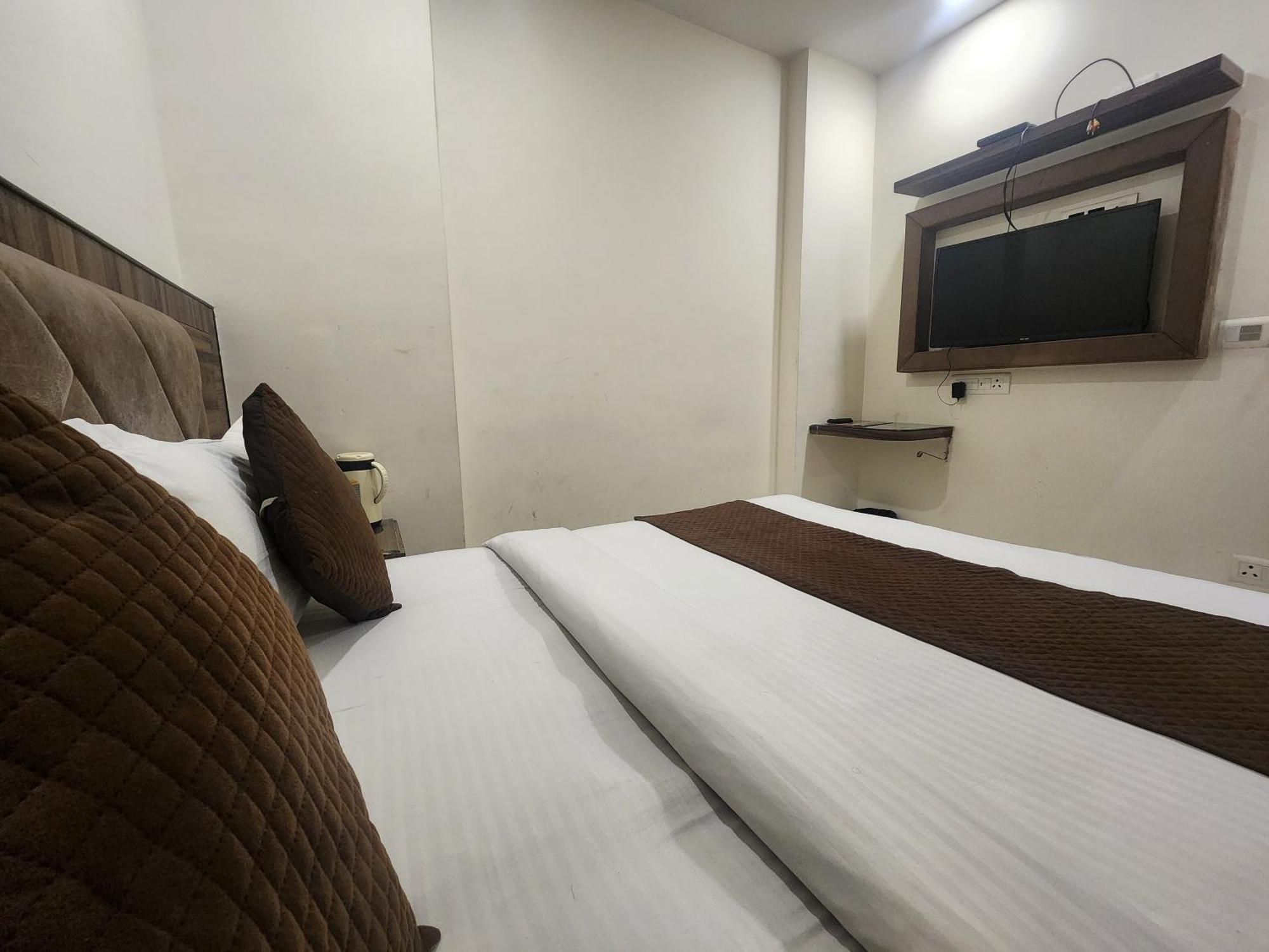 Hotel Merry Gold New Delhi Bagian luar foto
