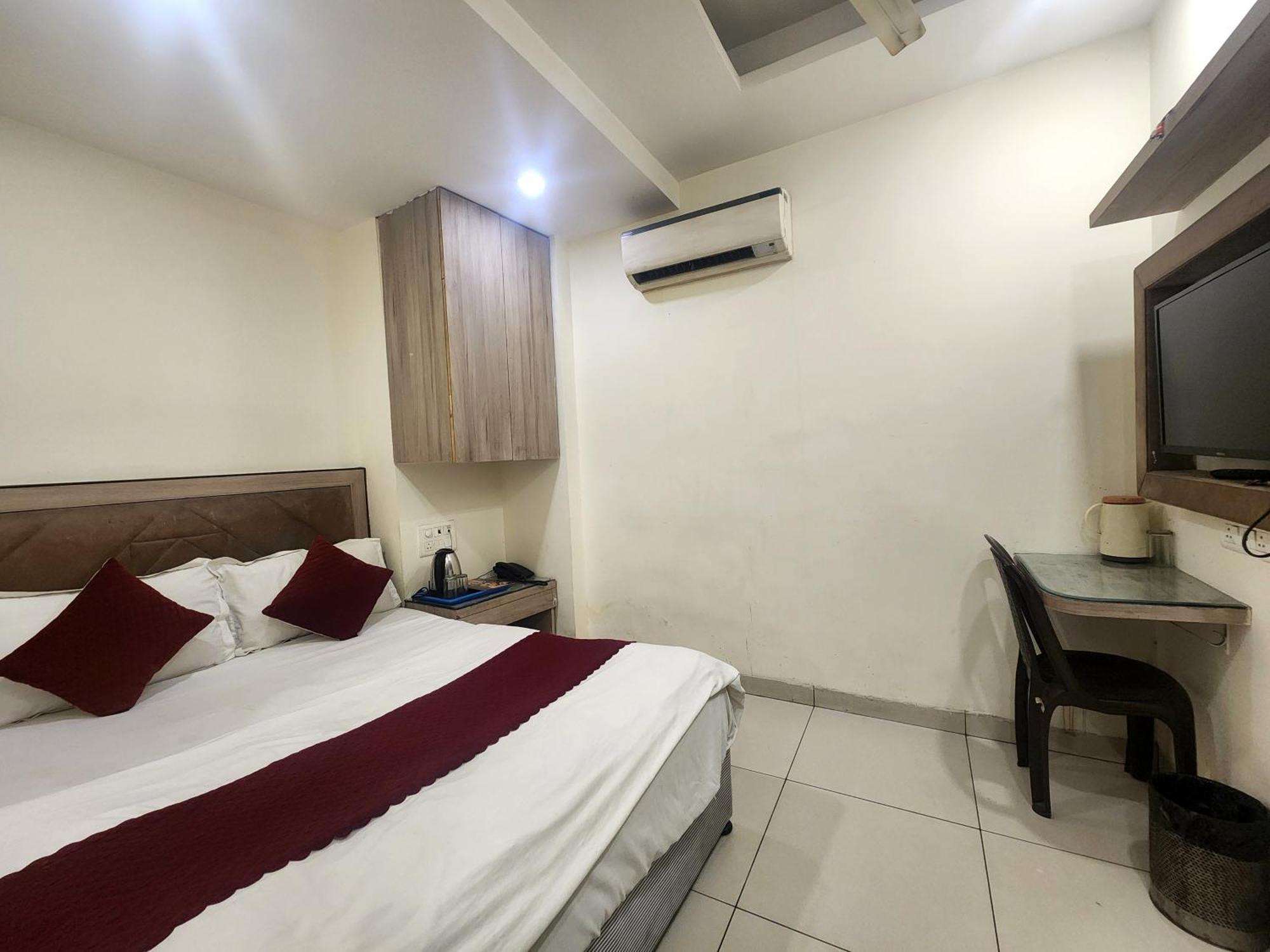 Hotel Merry Gold New Delhi Bagian luar foto