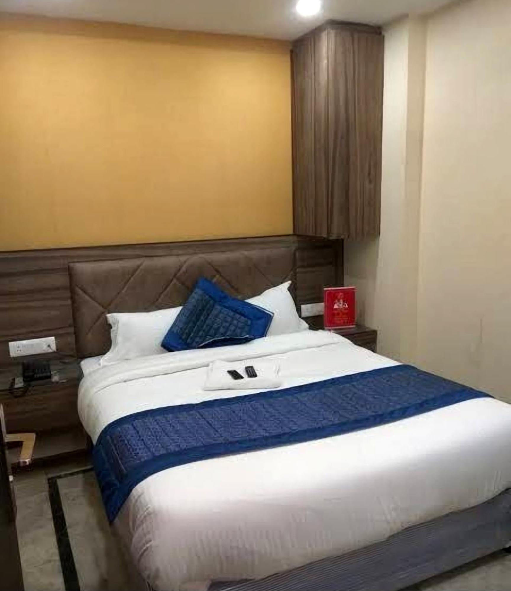Hotel Merry Gold New Delhi Bagian luar foto