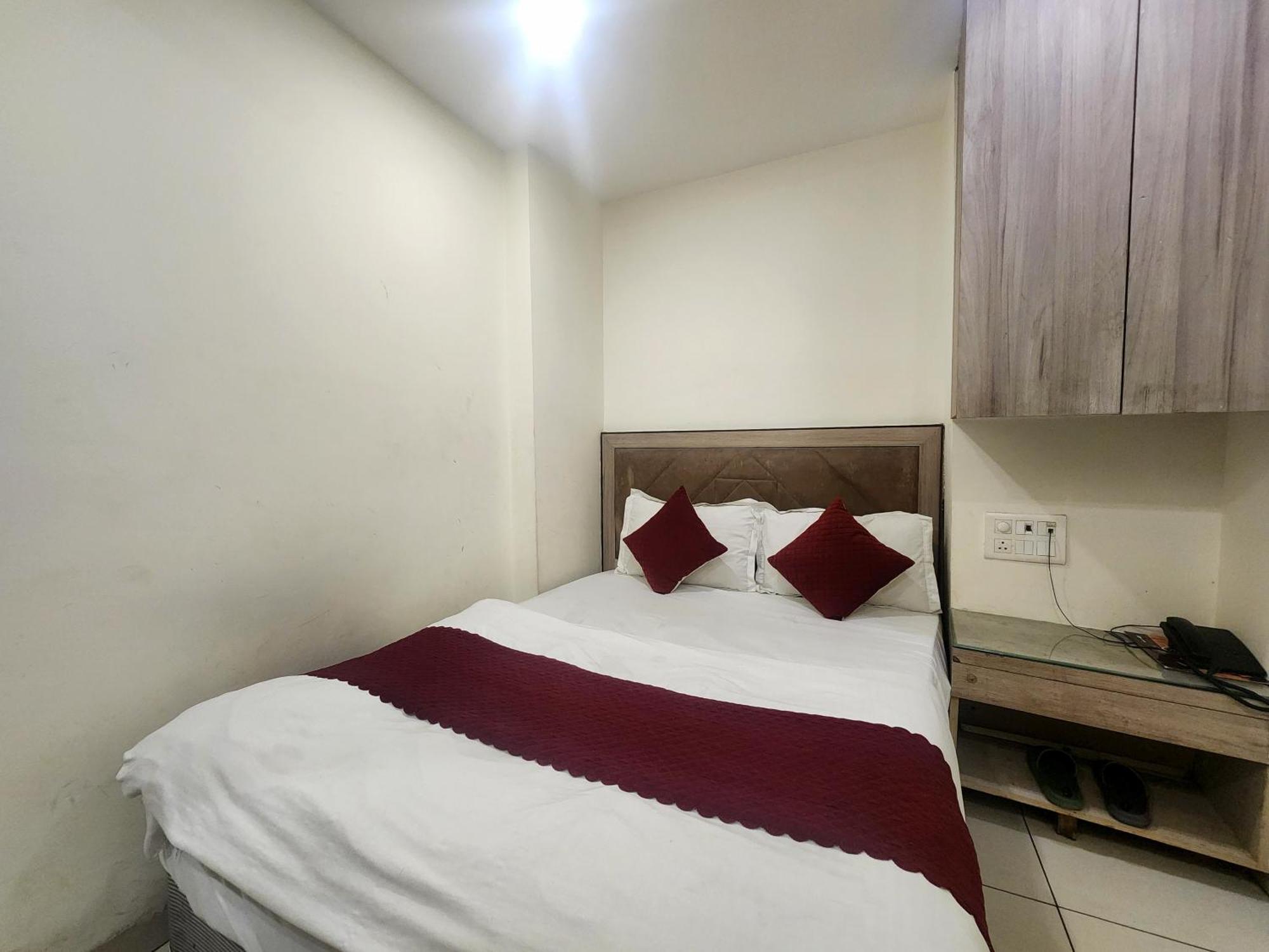 Hotel Merry Gold New Delhi Bagian luar foto