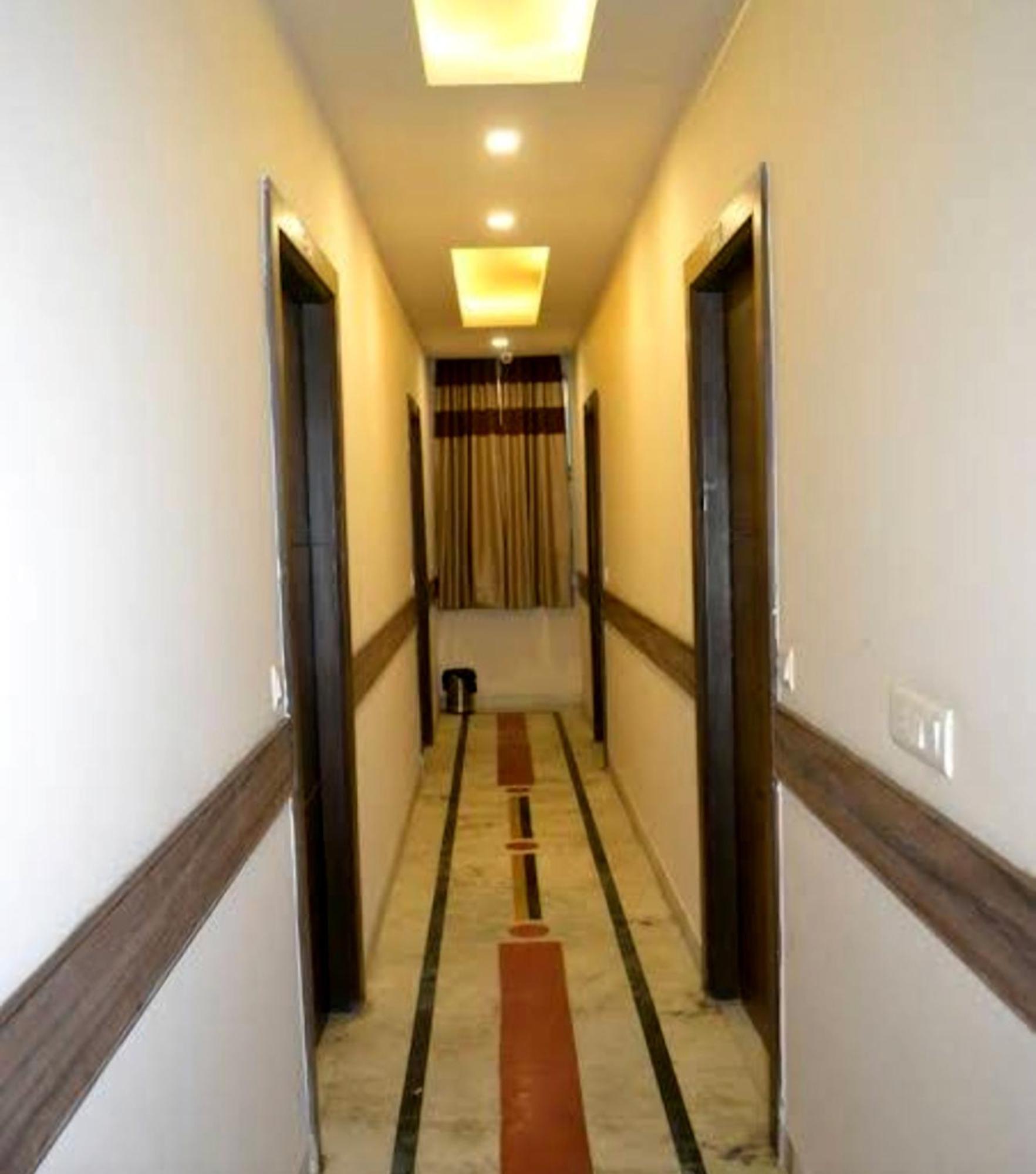 Hotel Merry Gold New Delhi Bagian luar foto