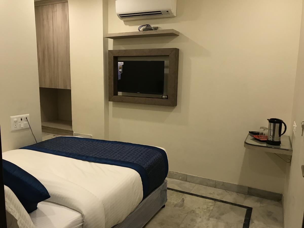 Hotel Merry Gold New Delhi Bagian luar foto