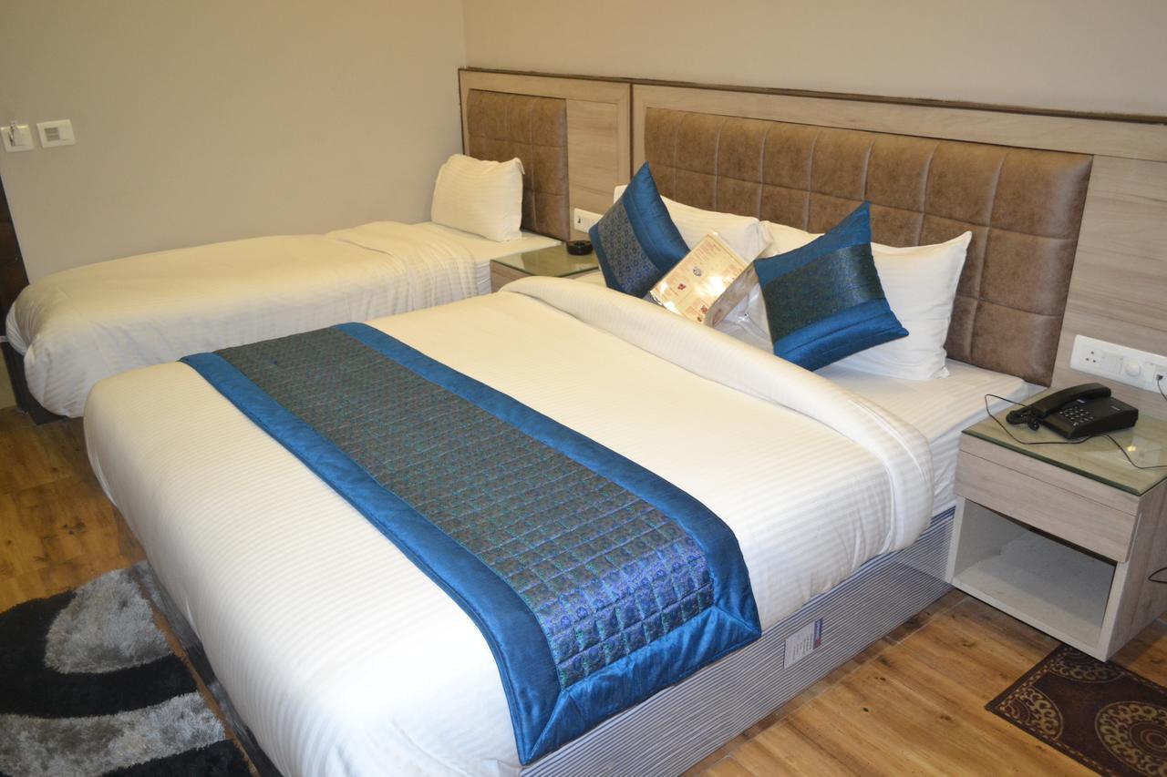 Hotel Merry Gold New Delhi Bagian luar foto