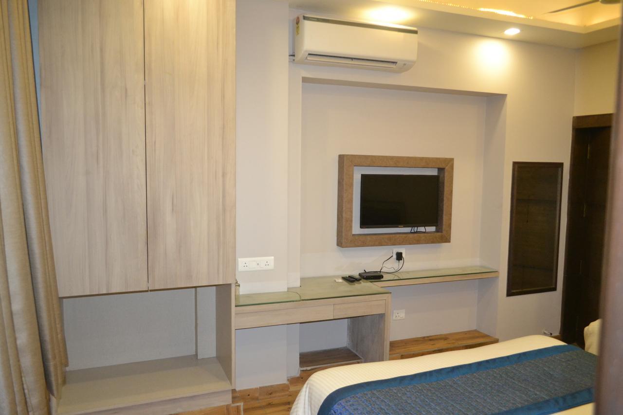 Hotel Merry Gold New Delhi Bagian luar foto