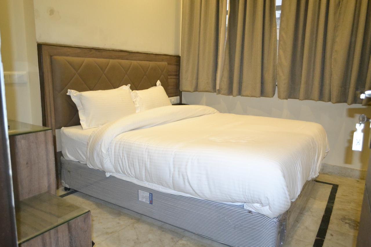 Hotel Merry Gold New Delhi Bagian luar foto