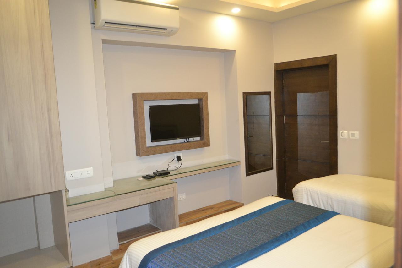 Hotel Merry Gold New Delhi Bagian luar foto