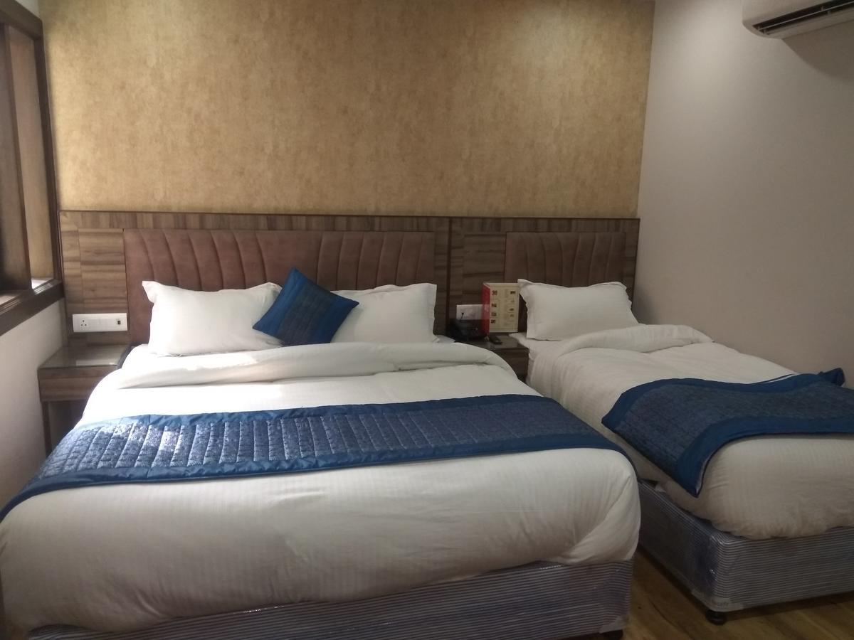 Hotel Merry Gold New Delhi Bagian luar foto