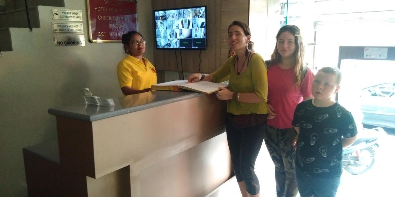 Hotel Merry Gold New Delhi Bagian luar foto